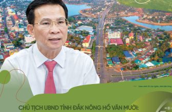 Chủ tịch UBND tỉnh Đắk Nông Hồ Văn Mười vừa đi vừa chạy có vấp ngã cũng phải đứng lên